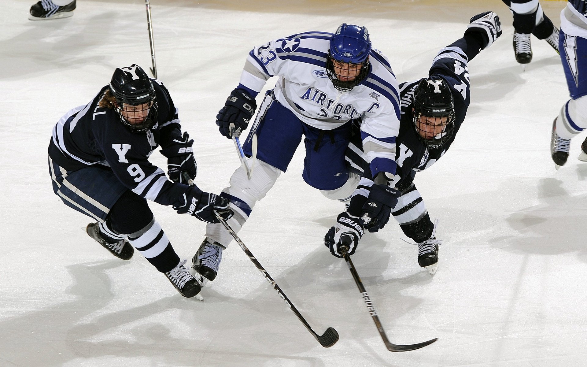 伊朗队在巴黎奥运会比赛中展现出快速反击战术，伊朗转播奥运会画面