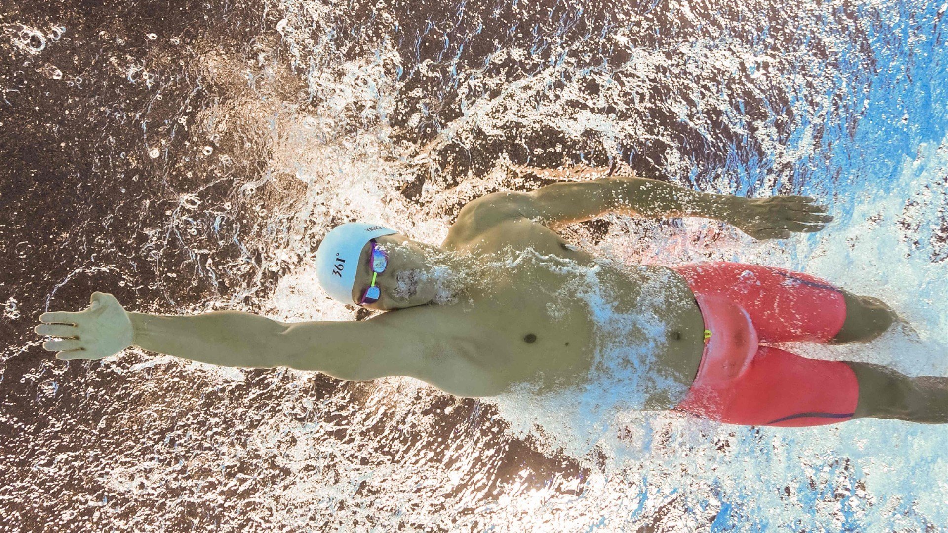 大型海岸线冲浪表演，浪花间的青春岁月，海面冲浪