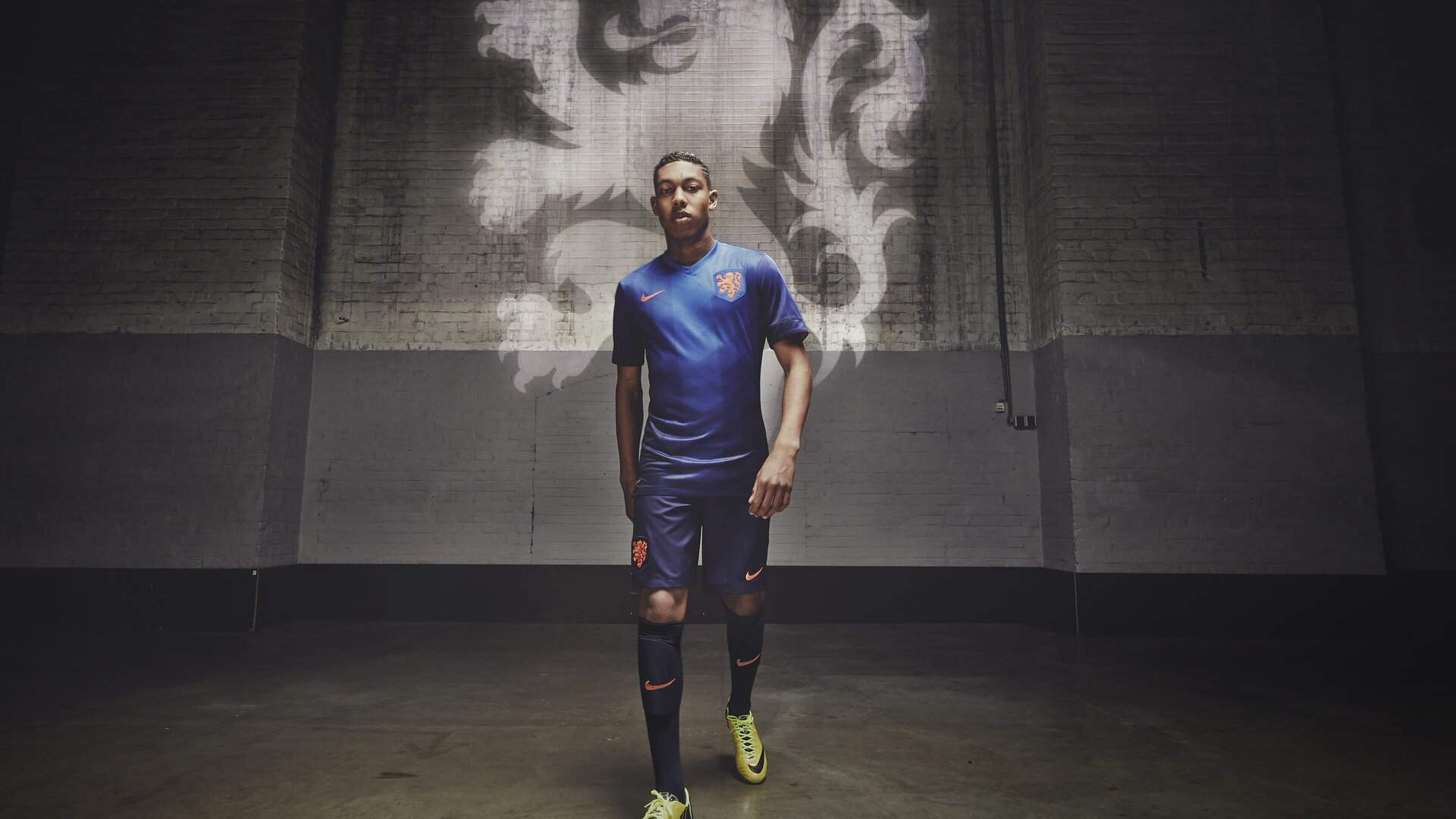 皇家社会中场组织者引领团队攻势，皇家社会阵型